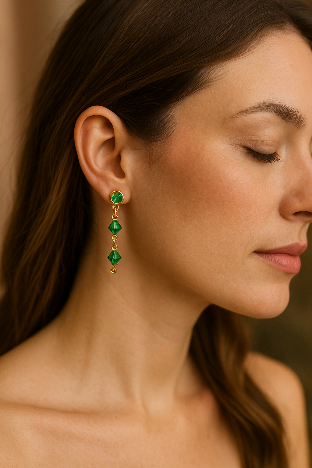 13 - Boucles d’Oreilles GEFOR – Éclat Émeraude et Finesse Dorée