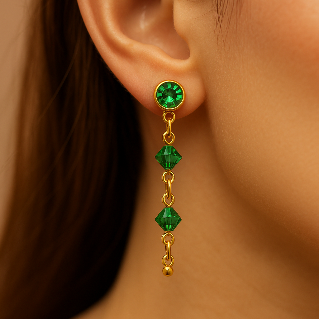 13 - Boucles d’Oreilles GEFOR – Éclat Émeraude et Finesse Dorée