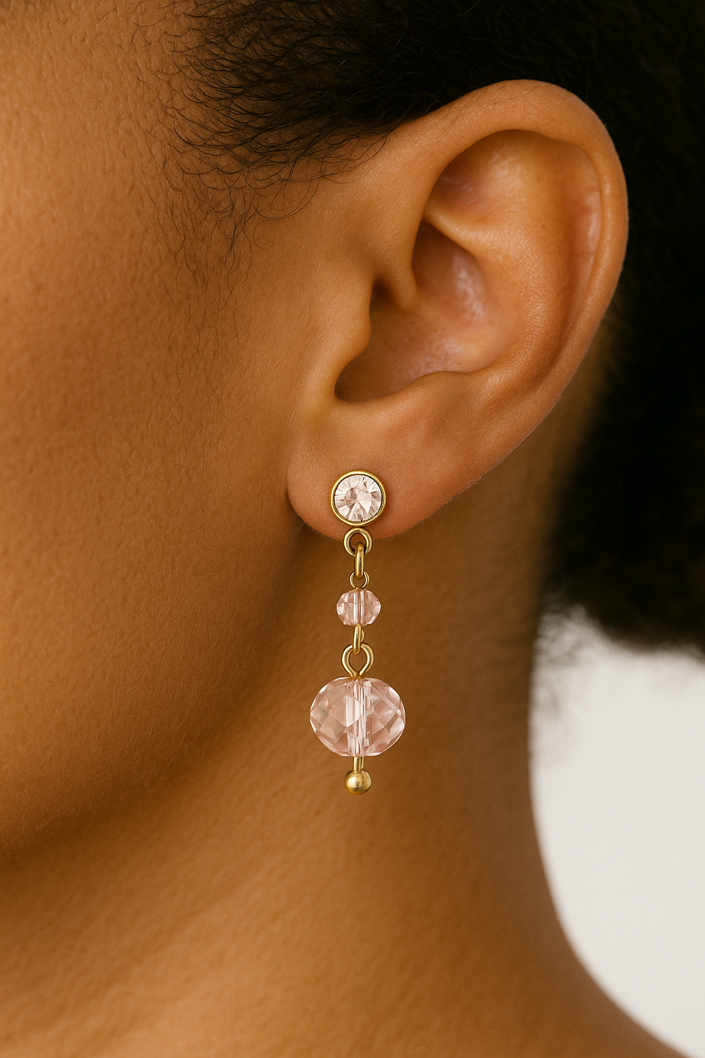 15 - Boucles d’Oreilles Pendantes Plaquées Or – Cristaux Rose Poudré