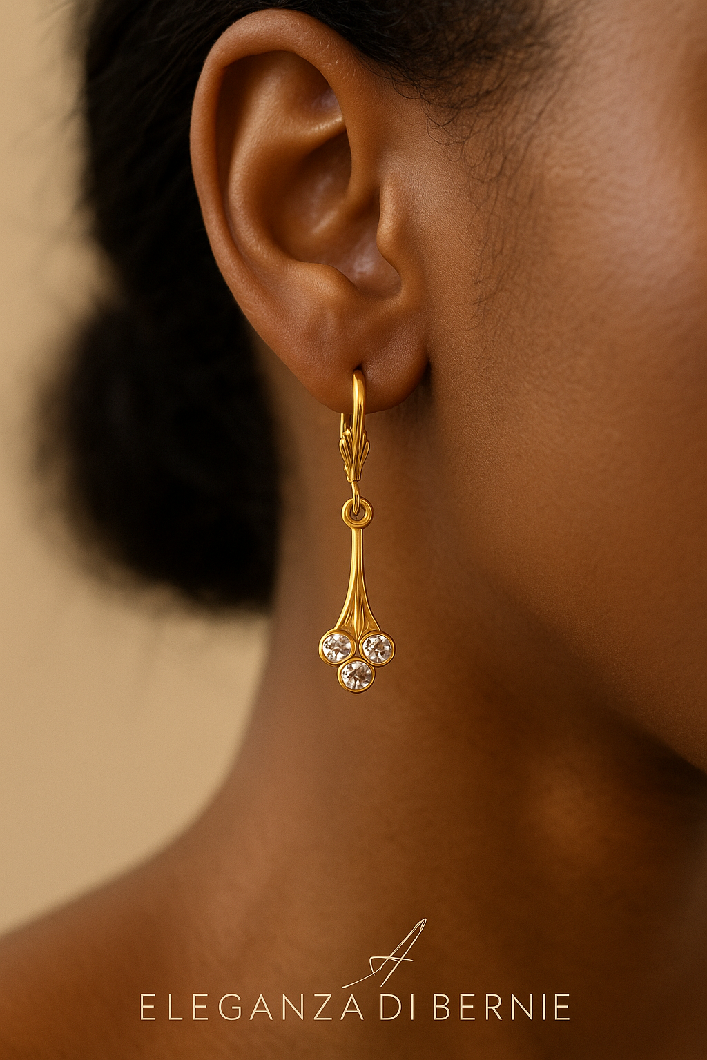 20 - Boucles d’Oreilles Pendantes Plaquées Or – Élégance Vintage & Cristaux Étincelants